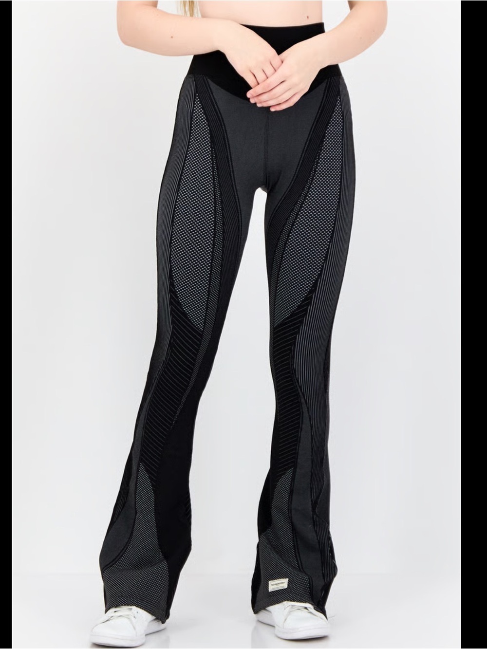 The Giving Movement textured 30-inch flared leggings in black size XS
